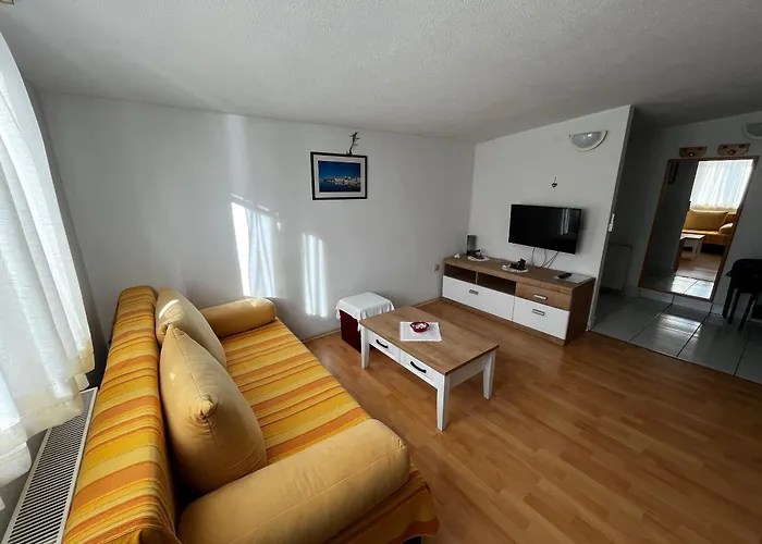 公寓 And Ruza 特罗吉尔